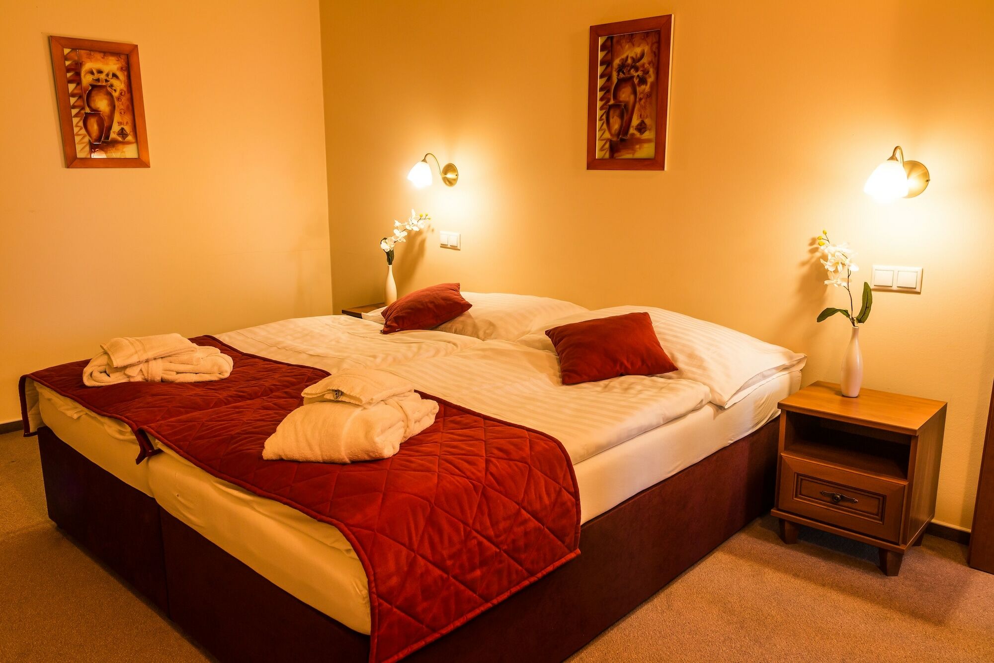 באנסקה ביסטריצה Hotel Dixon So Vstupom Do Bazena A Virivky Zdarma - Free Entrance To Pool And Jacuzzi Included מראה חיצוני תמונה