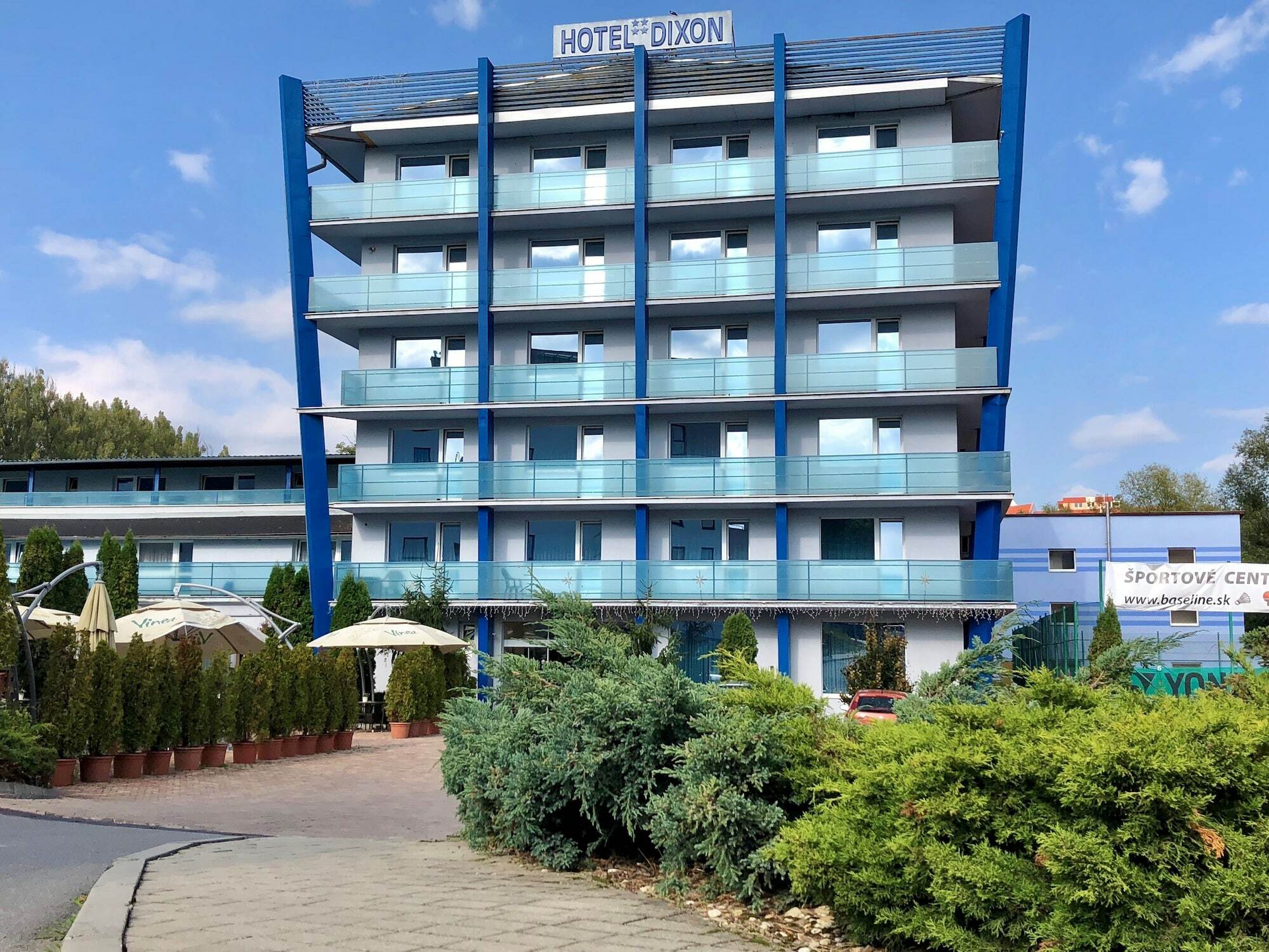באנסקה ביסטריצה Hotel Dixon So Vstupom Do Bazena A Virivky Zdarma - Free Entrance To Pool And Jacuzzi Included מראה חיצוני תמונה