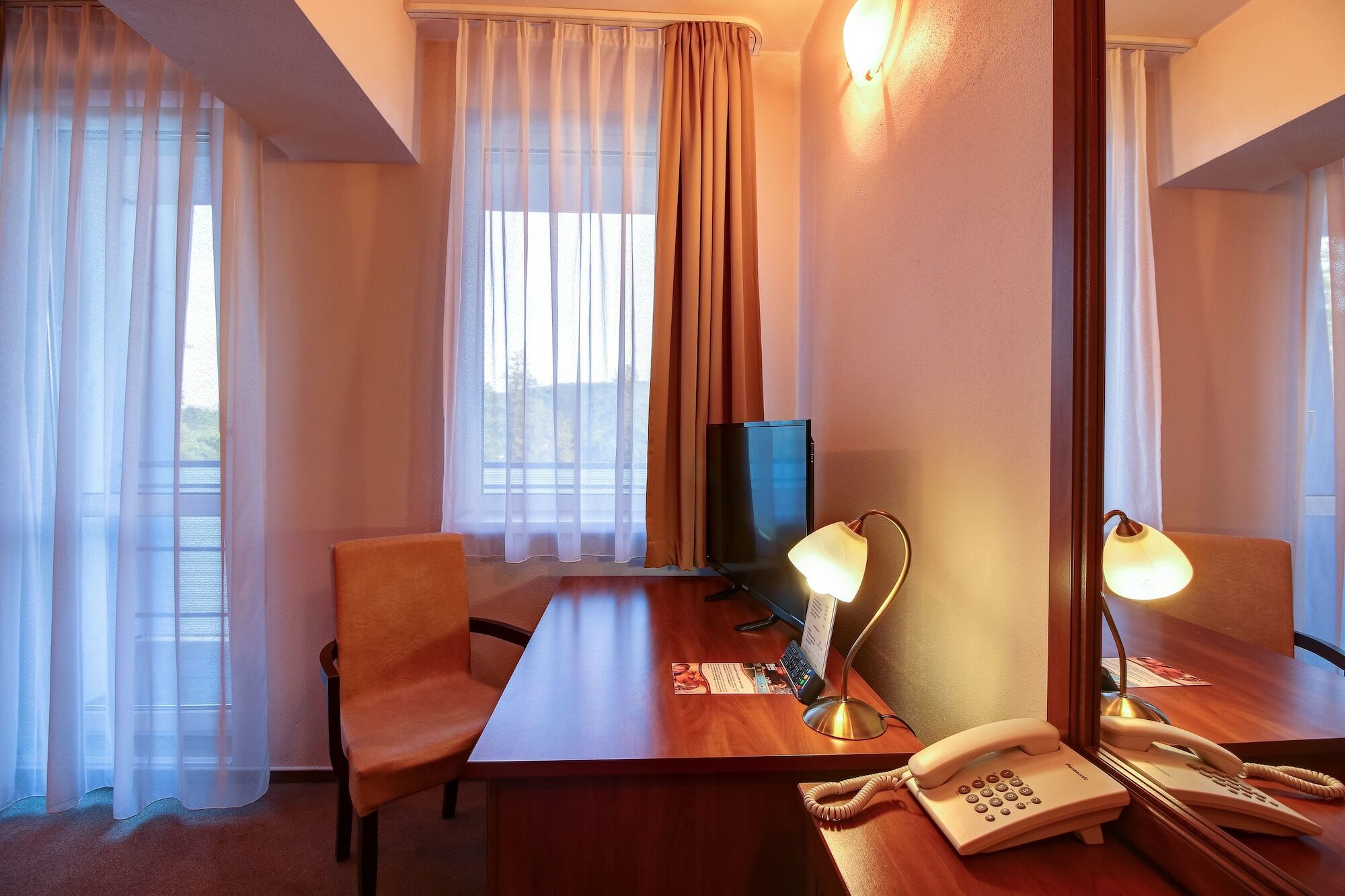 באנסקה ביסטריצה Hotel Dixon So Vstupom Do Bazena A Virivky Zdarma - Free Entrance To Pool And Jacuzzi Included מראה חיצוני תמונה