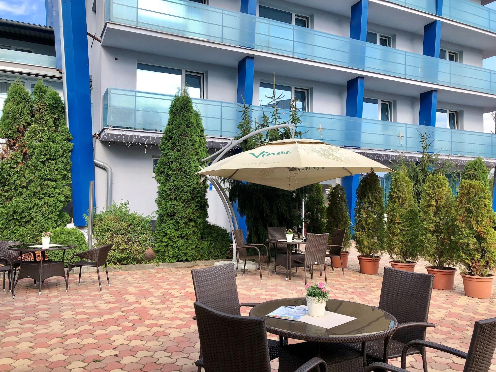 באנסקה ביסטריצה Hotel Dixon So Vstupom Do Bazena A Virivky Zdarma - Free Entrance To Pool And Jacuzzi Included מראה חיצוני תמונה